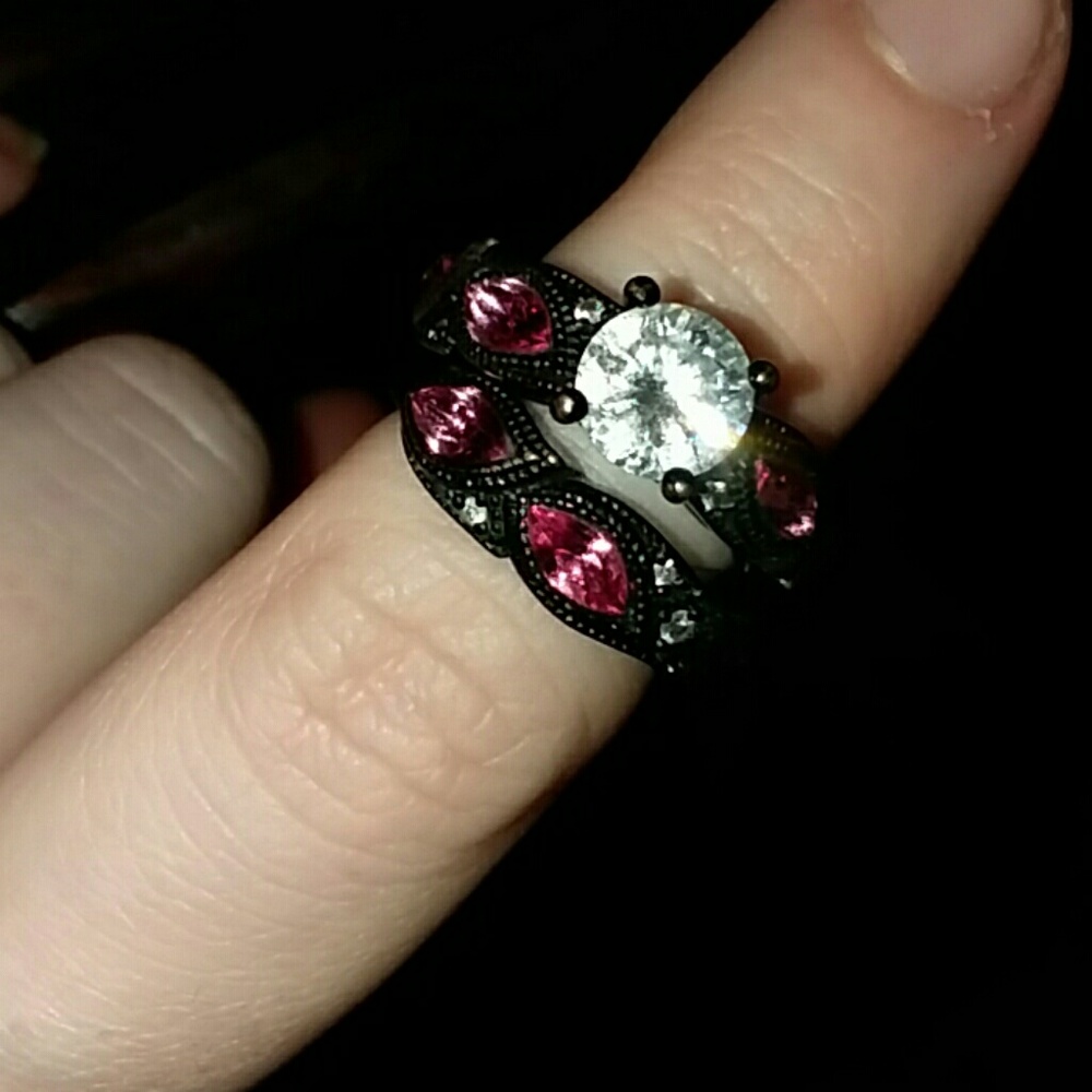 Pink/black whit ring